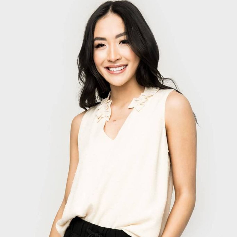 Gibsonlook Ruffel Trim V-Neck